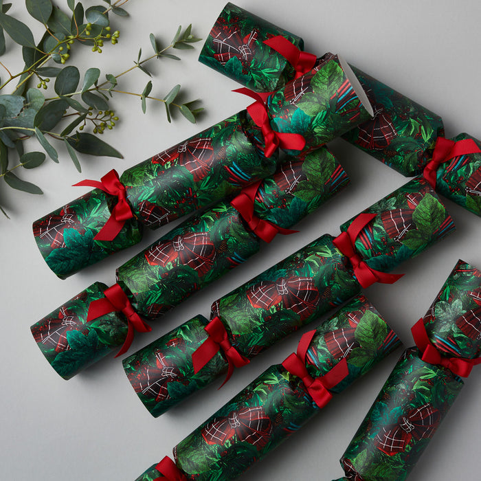 "Christmas Wreath" Luxury Candle Christmas Crackers Christmas cracker opened to reveal the scented candle gift inside