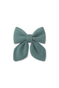Medium Alligator Clip Bow in Pine on a white background