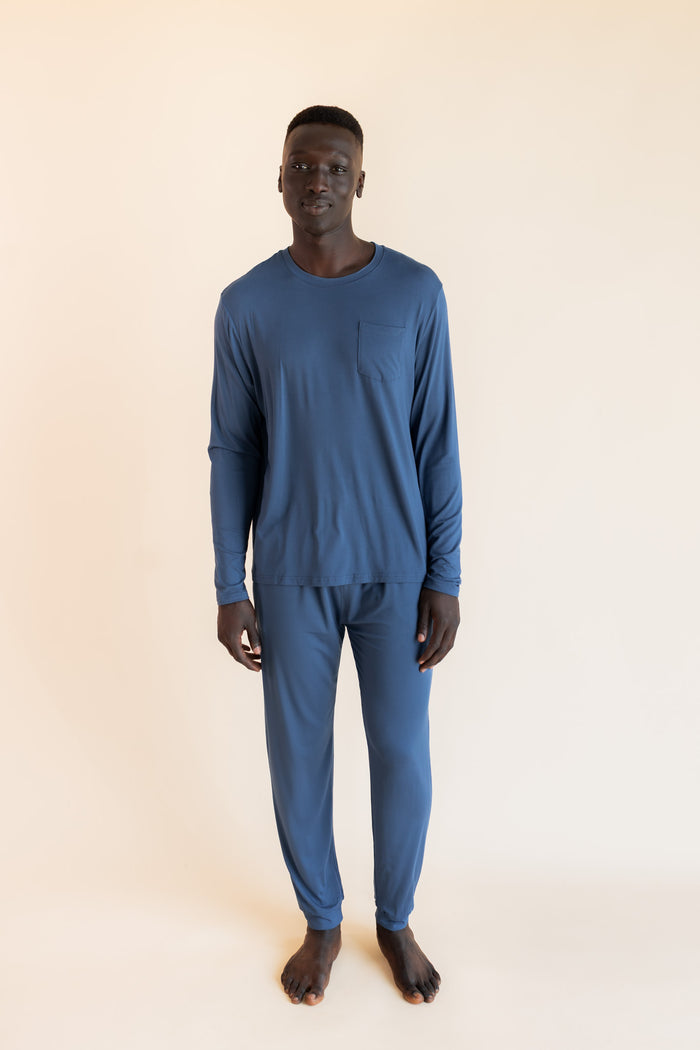 Model wearing Men's Jogger Set in Oxford on a beige background