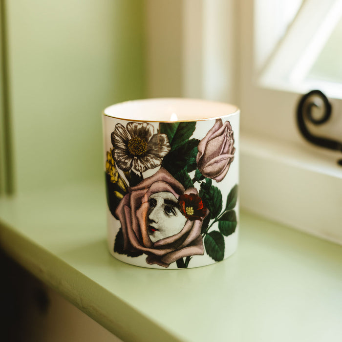 Rosa ceramic candle, close-up of the hand-decorated illustration and 22ct gold rim